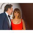 Javier Bardem, hoje aos 57 anos, sobre o início da relação duradoura de quase 20 anos com Penélope Cruz: 'Durante uma cena, a gente se beijou e continuou se beijando. Antes de percebermos, a equipe já tinha ido embora'