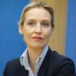 Alice Weidel: quem é a líder lésbica da extrema-direita alemã casada com imigrante e anti-LGBT