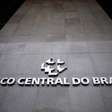 BC vende US$1 bilhão à vista e US$1 bilhão em swap cambial reverso