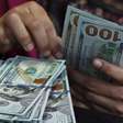 Dólar fecha em baixa, na contramão do exterior, após nova pesquisa eleitoral