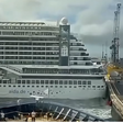 Navio de cruzeiro colide com cais na França após fortes ventos; veja vídeo