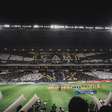 Torcedora volta a roubar a cena na Arena MRV em vitória do Atlético-MG