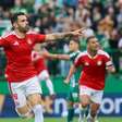 Internacional bate Chapecoense e respira na luta contra o rebaixamento