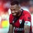 Gustavo Coutinho faz hat-trick, Atlético-GO goleia Criciúma e entra no G6
