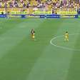 Muralha comete falhas bizarras e cede dois gols em 10 minutos em Mirassol x Vitória; veja vídeos