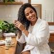 Quanto tempo deixar o óleo no cabelo? Veja como (e quando) fazer umectação
