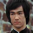 Bruce Lee, ator: "Esperar que a vida te trate bem porque você é uma boa pessoa é como esperar que um tigre não te coma porque você é vegetariano"