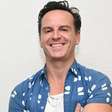 Gay assumido, Andrew Scott detona preconceito contra atores LGBTs em Hollywood