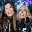 Isabella Fiorentino de calça aladim e Adriane Galisteu de meia-calça estampa em festa de aniversário