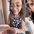 Cachorros, gatos, coelhos e hamsters? Nada disso! Menina de 9 anos surpreende na escolha dos 'pets'