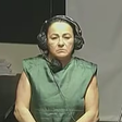 Mulher é presa por jogar fezes em vizinha e acusá-la de traição