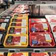 Bandejas de carne no supermercado: o que significam as cores vermelho, amarelo e preto