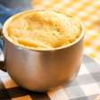 Bolo de caneca de coco: receita fácil e rápida para 4 porções