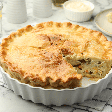 Essa torta de frango cremosa é fácil de fazer para o lanche da tarde