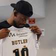 Astro da NBA e amigo de Neymar, Jimmy Butler visita o CT do Santos