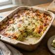 Não sabe o que fazer com as abobrinhas? Este gratinado simples leva ovos e queijo e fica pronto em 30 minutos no forno
