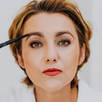 Susana Marín, maquiadora: 'A partir dos 45 anos, comecei a perder pelos das sobrancelhas e, para defini-las, marco três pontos no nariz'