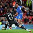 Brighton vira sobre o Manchester United e avança na Copa da Liga