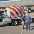'The History of Concrete': Como John Wilson misturou concreto, filmes da Hallmark e Michael Imperioli em um só documentário
