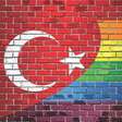 Manifestantes são detidos em protesto contra operação policial LGBT+ na Turquia