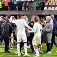 Quase tragédia: vândalos do Platense invadem o gramado para agredir o Fluminense
