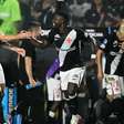 Torcida do Vasco comemora em São Januário após classificação histórica