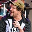 Chico Chico recebe 3ª indicação ao Grammy Latino com 'Let It Burn'