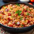 Semana Farroupilha: Aprenda a fazer arroz carreteiro, clássico da cozinha gaúcha