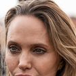 R$ 154 milhões, 6 filhos, 5 países e 'vida nômade': Angelina Jolie, aos 51 anos, vende mansão em Hollywood e revela destinos surpreendentes para nova fase