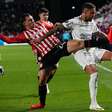 Corinthians x Estudiantes: odds para Memphis Depay chutar ao gol