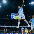 Allan marca e dá assistência, mas recebe crítica em estreia pelo City