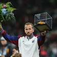 Inglaterra vence a Finlândia em noite de festa para Harry Kane
