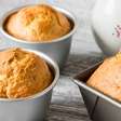 Bolo de arroz na air fryer fica fofinho e com casquinha crocante