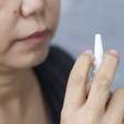 Tratamento inédito contra o Alzheimer: spray nasal de placenta humana reduz lesões no cérebro e melhora a memória em testes
