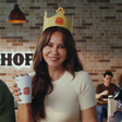 'Enquanto umas choram pelo ex...': Paolla Oliveira e Diogo Nogueira surgem juntos de novo em ação inédita; Coca-Cola e Burguer King reúnem ex-casal e vídeo agita famosos