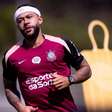 Pixação com "Fora Memphis" marca protesto na sede do Corinthians após eliminação