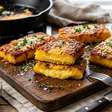 Com 1 xícara de polenta e um pouco de queijo: a receita fácil para preparar um jantar crocante sem fazer massa