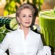 Com gengibre, pepino, água e espinafre: Carolina Herrera, aos 87 anos, dispensa Coca-Cola e toma esse smoothie saudável todos os dias; receita favorece a digestão e fortalece o sistema imunológico