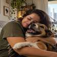 Moradora recebeu um aviso dizendo que teria de retirar o cachorro do apartamento porque a convenção proibia animais, mas uma pergunta simples mudou completamente o rumo da discussão