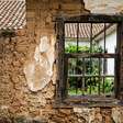 Cortada pelo Rio Vermelho e encaixada entre morros: a antiga cidade mineradora do Centro-Oeste que cresceu de forma orgânica no século XVIII e preserva casas, igrejas e edifícios construídos com técnicas e materiais locais