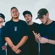 Os Colombinos transformam viagem entre amigos em "Avião", single que anuncia novo EP