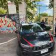Aluno de 13 anos atira spray de pimenta e esfaqueia professora em escola de Roma