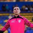 Goleiro que falhou contra o Flamengo viveu dia "do céu ao inferno"