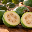 Corte esta fruta ao meio e entenda por que ela parece tão diferente das frutas comuns