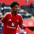 Prodígio do United de apenas 15 anos viaja a Barcelona e fica perto de acerto