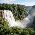 Quase 3 quilômetros de quedas-d'água cercadas pela Mata Atlântica: o parque brasileiro de quase 170 mil hectares onde o rio despenca em paredões de até 80 metros junto à fronteira com a Argentina
