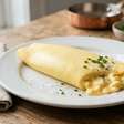 Os chefs franceses afirmam: a omelete mais macia não é feita com fogo alto, mas sim com mexidos constantes em fogo baixo