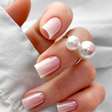 Glass pearl nails: unhas com efeito de pérola viram tendência; veja como fazer