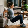 Treino simples para fazer em casa: 2 exercícios com o peso do corpo que trabalham pernas, braços e abdômen