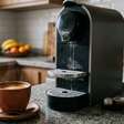 O café continua normal? Sua cafeteira pode estar acumulando calcário sem você perceber